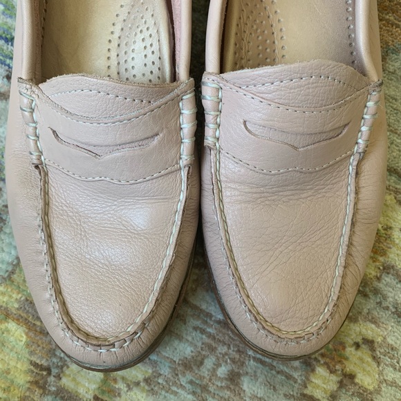 Weejuns Handcrafted Leather Pink Loafers - Picture 4 of 7